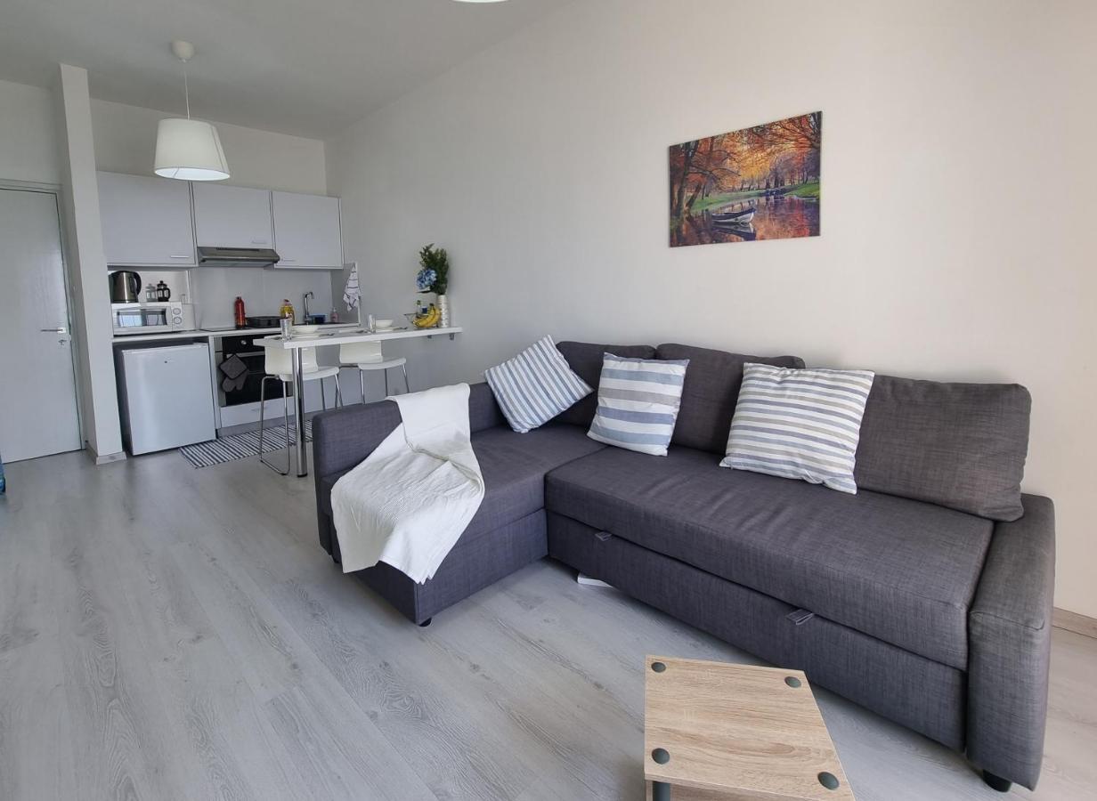 Super Modern Beachfront 1 Bedroom - Sleeps 4 Limassol Exterior photo