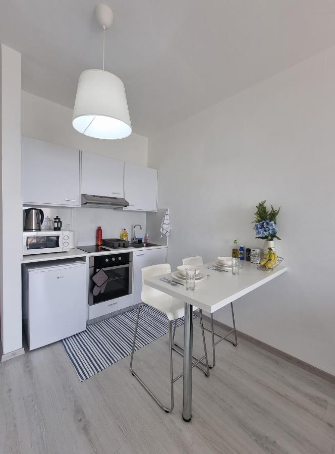Super Modern Beachfront 1 Bedroom - Sleeps 4 Limassol Exterior photo
