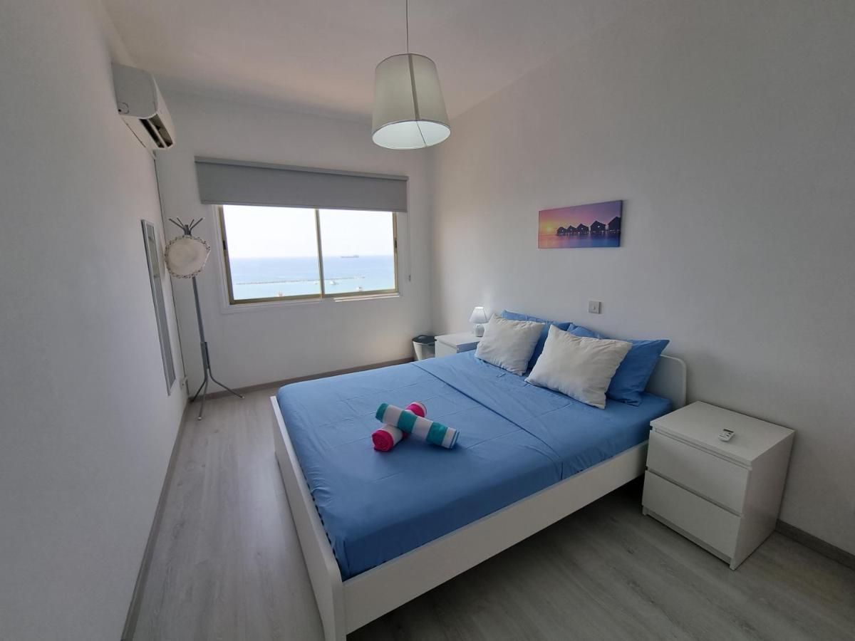 Super Modern Beachfront 1 Bedroom - Sleeps 4 Limassol Exterior photo