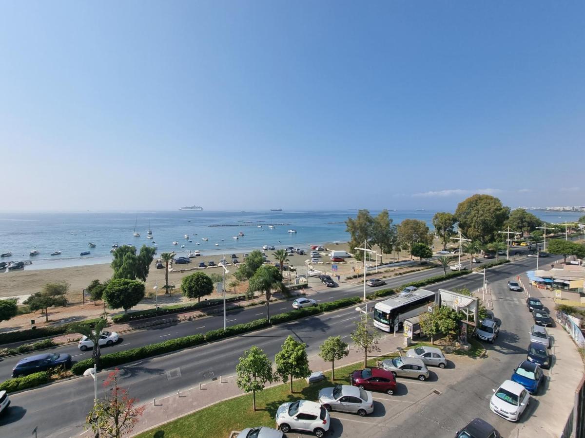 Super Modern Beachfront 1 Bedroom - Sleeps 4 Limassol Exterior photo