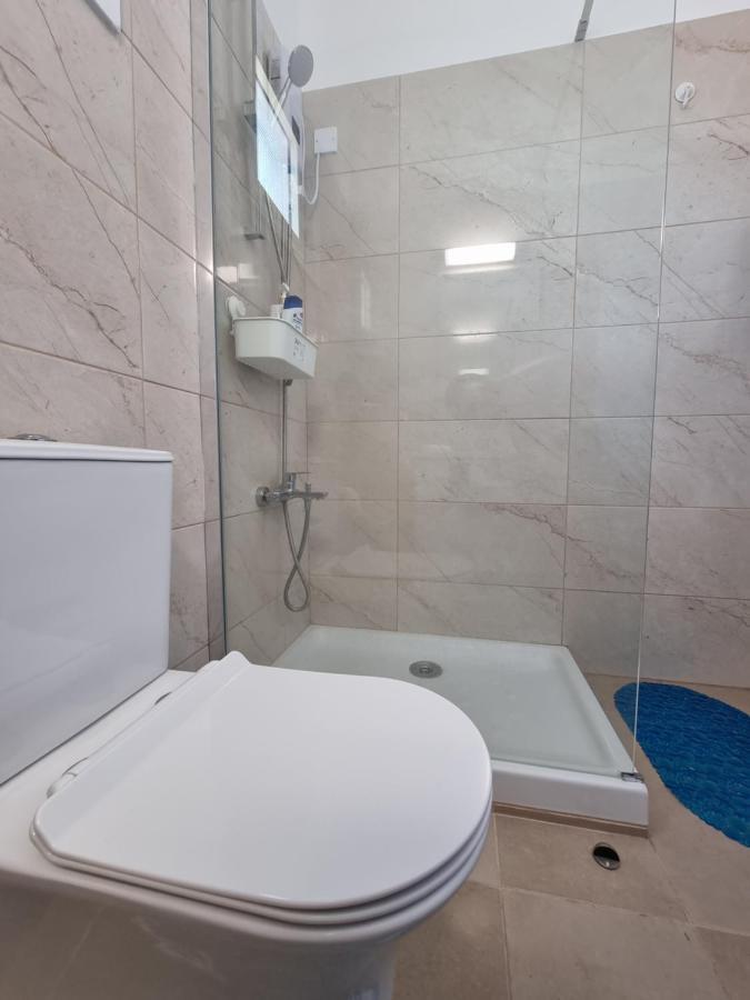 Super Modern Beachfront 1 Bedroom - Sleeps 4 Limassol Exterior photo